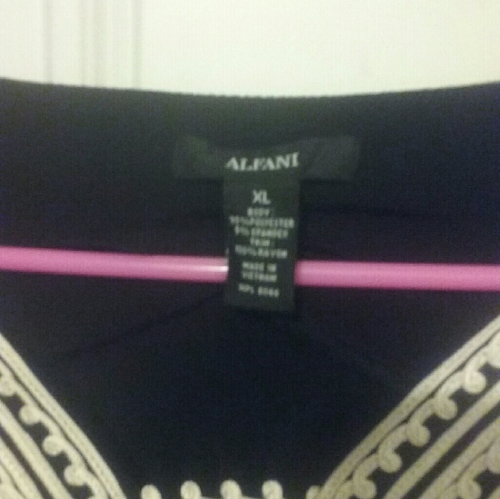 Dress - Picture 3 of 5